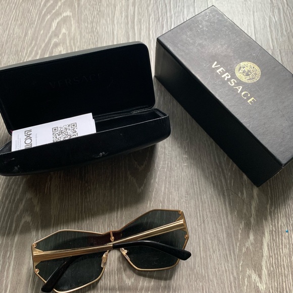 - Versace glasses - Picture 2 of 3